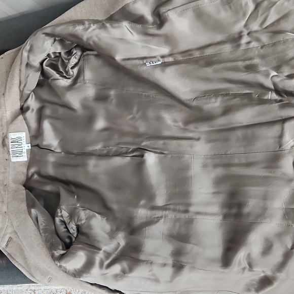 Vintage Lambswool and Cashmere Blend Coat with Fox Fur Collar - Picture 12 of 14